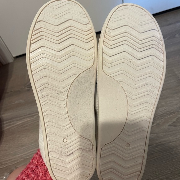 Torrid Riley shoes size 10WW.  Brand new never worn.   Rainbow design - Picture 6 of 6